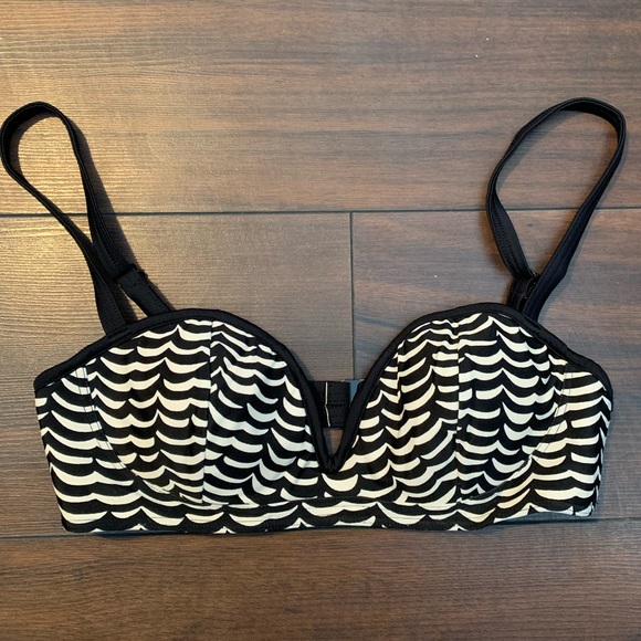 Coco Rave Black & White Wave Print Bikini Top - Picture 3 of 5
